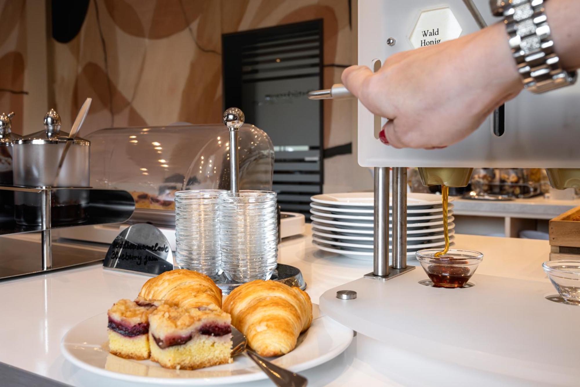 Hotel Astra Dusseldorf Ngoại thất bức ảnh