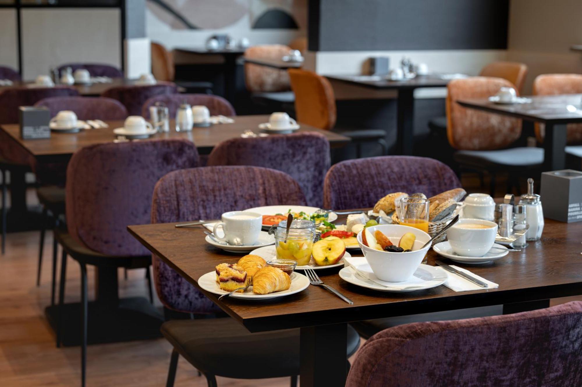 Hotel Astra Dusseldorf Ngoại thất bức ảnh