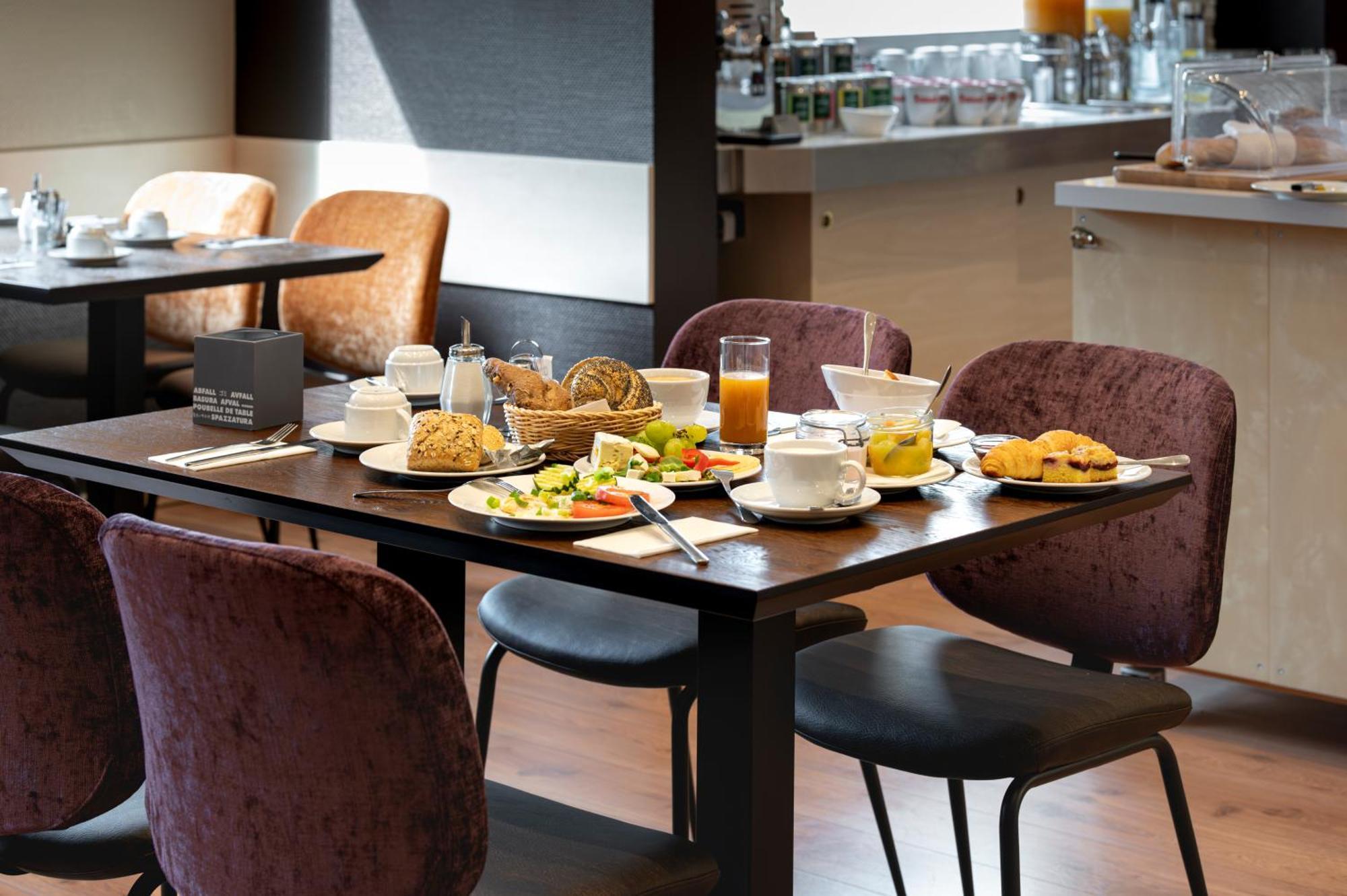 Hotel Astra Dusseldorf Ngoại thất bức ảnh