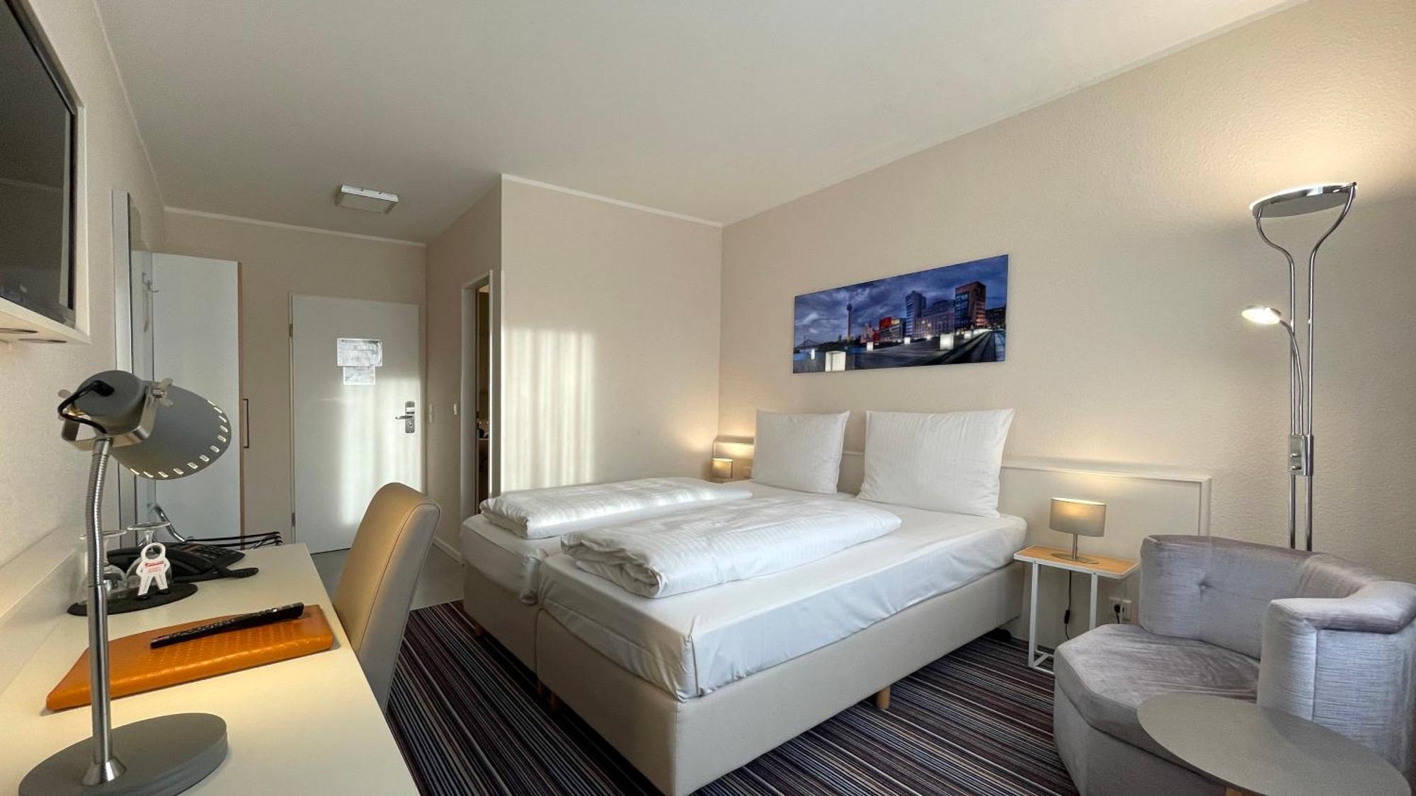 Hotel Astra Dusseldorf Ngoại thất bức ảnh