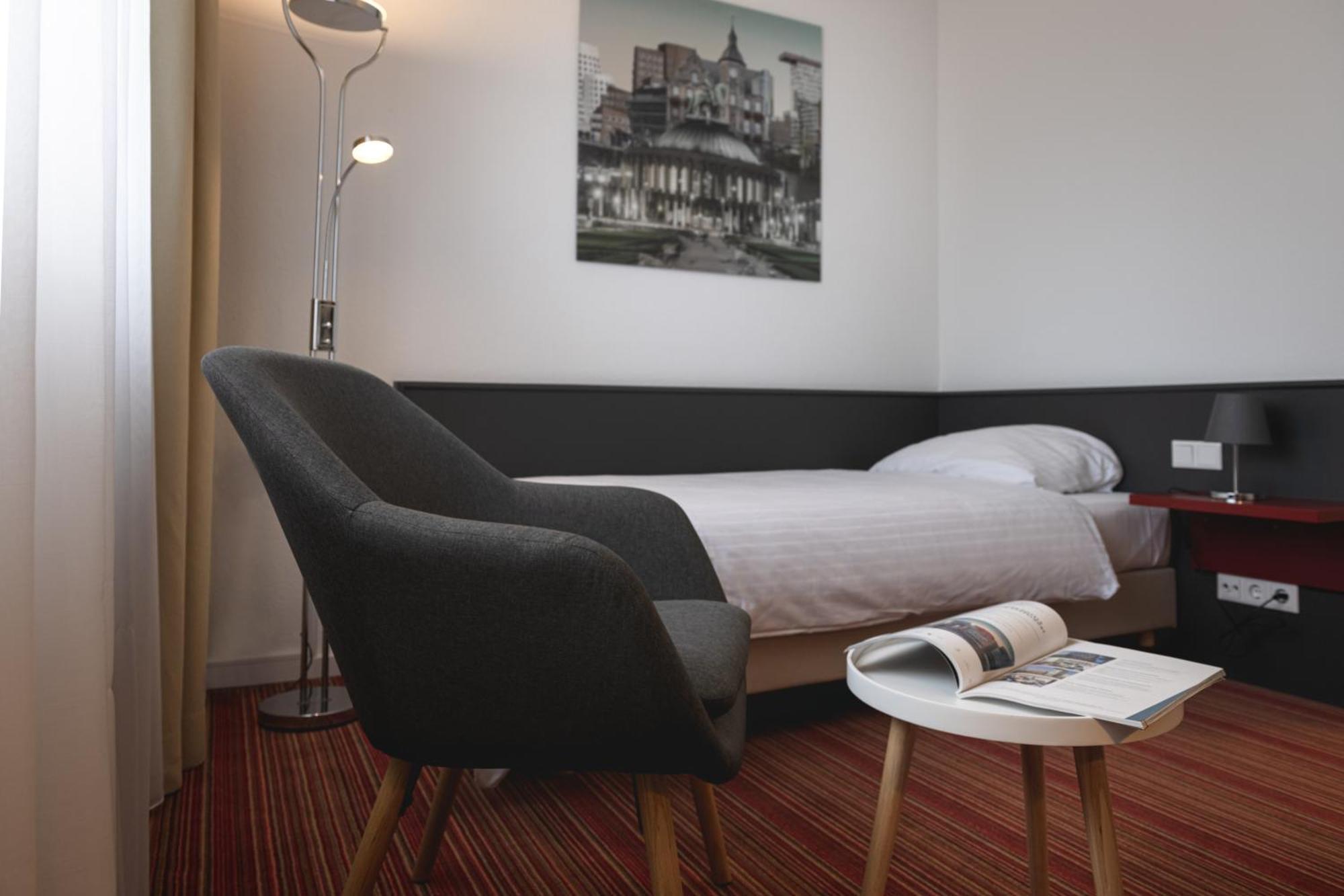 Hotel Astra Dusseldorf Ngoại thất bức ảnh