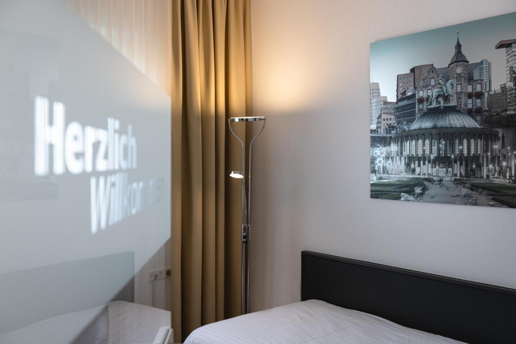 Hotel Astra Dusseldorf Ngoại thất bức ảnh